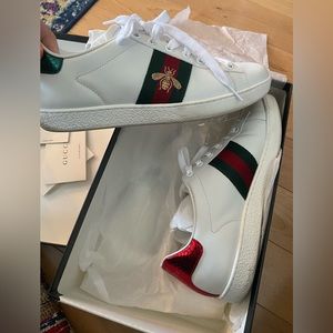 GUCCI women’s ace sneaker with bee